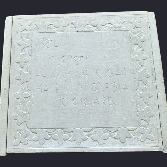 VINTAGE HANDMADE BALINESE CEMPAKA HOLY WOOD CIGAR /OR TRINKET BOX - Picture 1 of 10